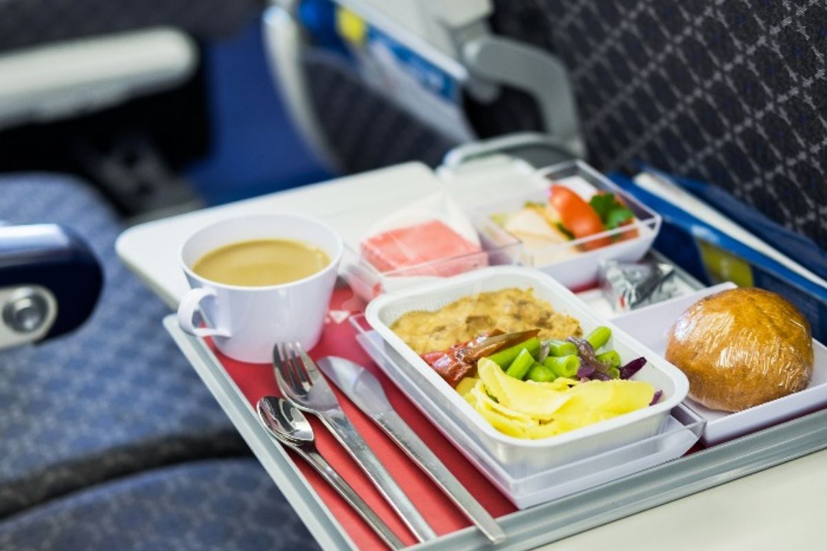 چه غذاهایی را می توانید به درون هواپیما ببرید؟