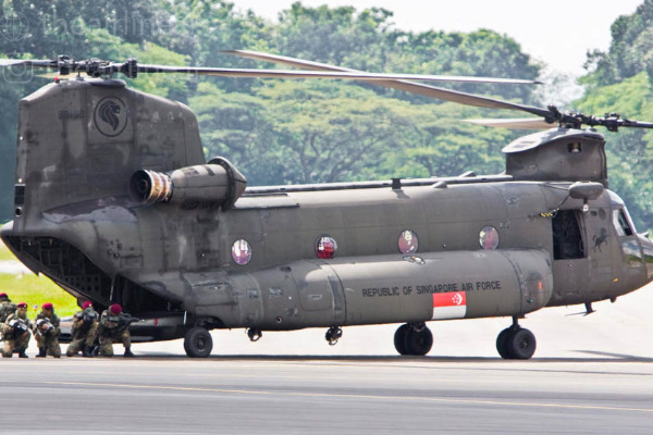 (Boeing CH-47F Chinook) ایالات متحده آمریکا