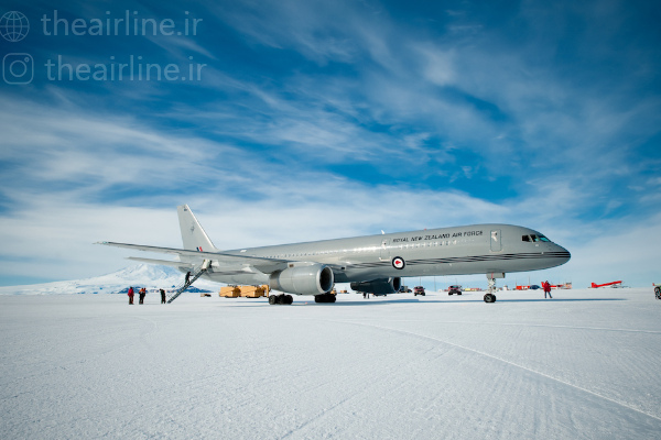 چه نوع ترافیکی هوایی از مسیر "خط مستقیم" در قطب شمال یا جنوب سود می برد؟